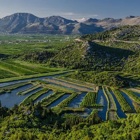 斯拉夫卡别墅 3*